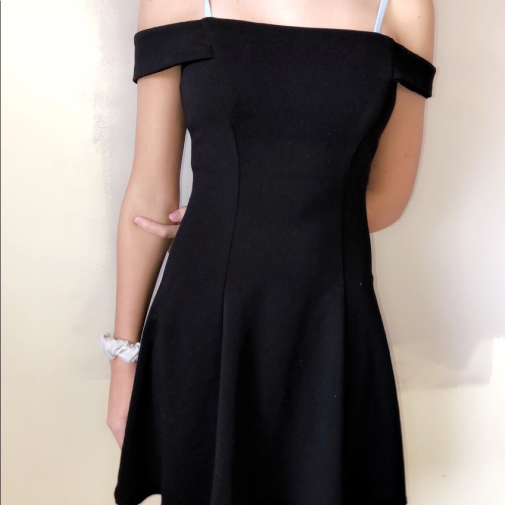 cute off the shoulder dress!🍁